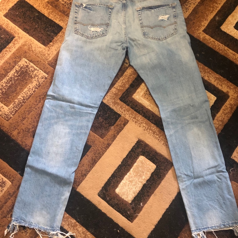 American Eagle Light Washed Ripped Jeans - Picture 2 of 2